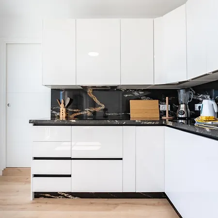 Bhost - Carmenes Apartment